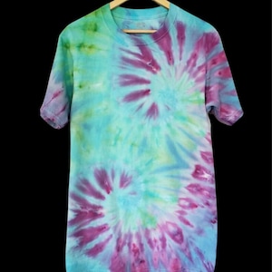 Medium ice tie dye double swirl tshirt