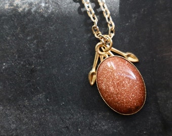 Goldstone & Vintage Renewed Leaf 1970s Oval Gold Tone Pendant Necklace