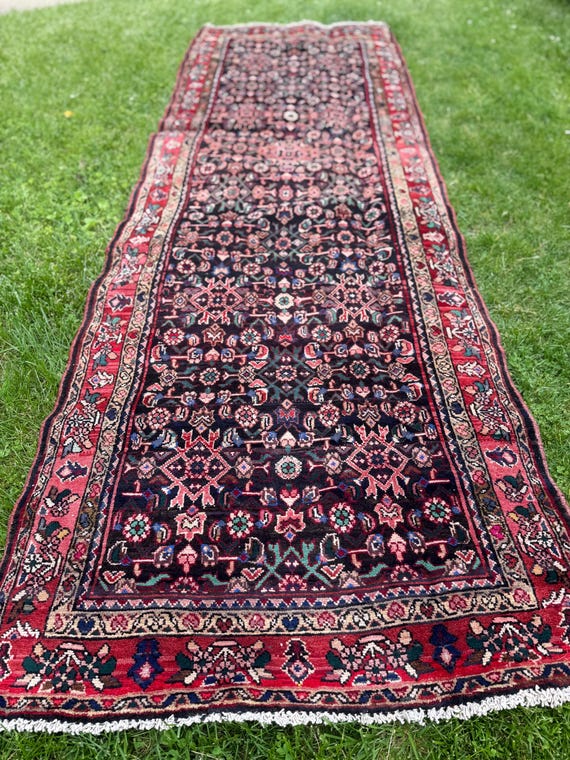 Ruby 3’7”x10’7”