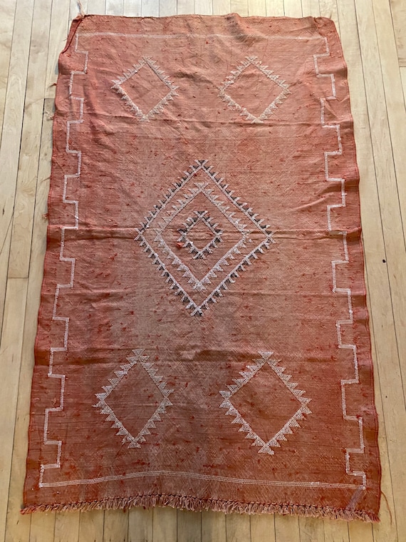 Seah Moroccan silk rug 4’8”x3’