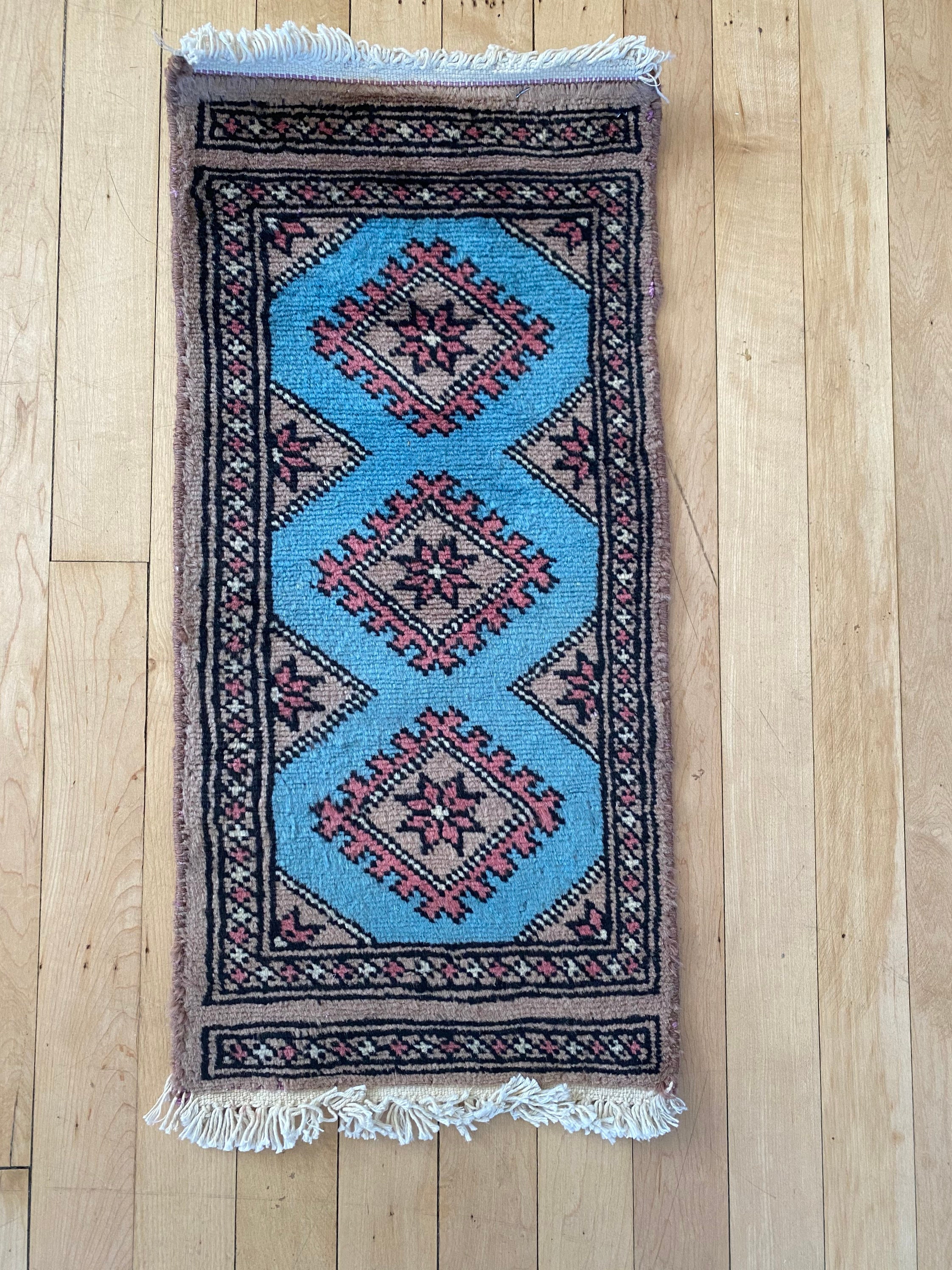 Karachi mini rug 2’x1’