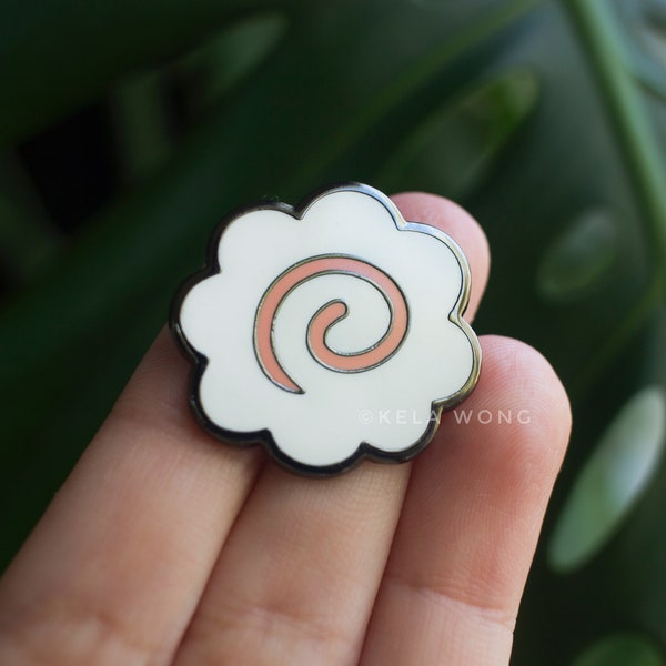 Broche de esmalte Narutomaki de bolinho de peixe | Salgadinho japonês Kamaboto | Broche de esmalte rígido | Acessório para amantes da gastronomia | Broche de lapela