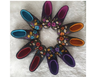 Ecofriendly natural Felted Slippers with colourfull anemone,hause shoes with leather sole,pure wool slippers