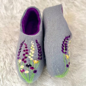 Wollen natural Felted Slippers with lavander design,hause shoes with leather sole