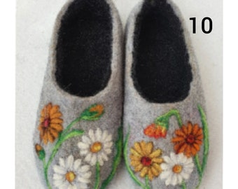 Pantofole in feltro di lana naturale con fiori, pantofole da casa