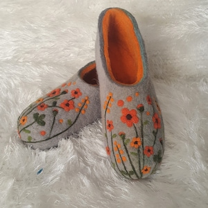 Ecofriendly natural Felted Slippers with flowers,house shoes with leather sole