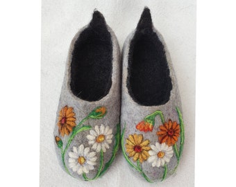 Ecofriendly Natural Felted Slippers with daisies,house shoes