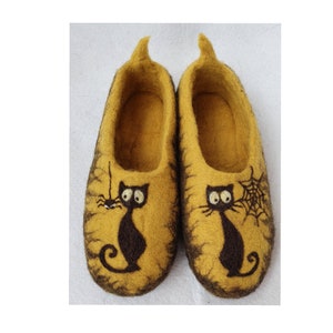 Ecofriendly natural Felted Slippers with cat ,house shoe