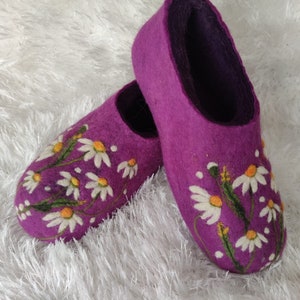 Ecofriendly natural Felted Slippers with flowers,hause shoes with leather sole,pure wool slippers