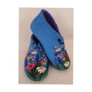 Ecofriendly natural Felted Slippers with flowers,hause shoes with leather sole,pure wool slippers