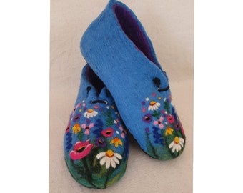 Ecofriendly natural Felted Slippers with flowers,hause shoes with leather sole,pure wool slippers