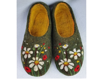 Ecofriendly natural Felted Slippers with daisies,house shoes