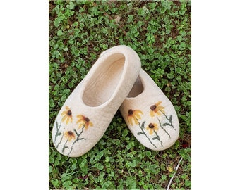 Woollen natural Felt Slippers with yellow daisies design with leather sole
