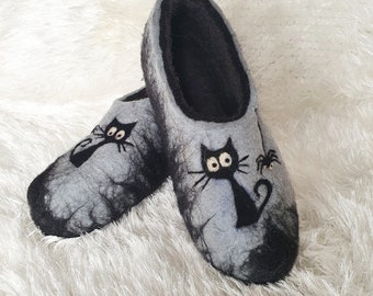 Ecofriendly natural  Felted cat Slippers with leather sole