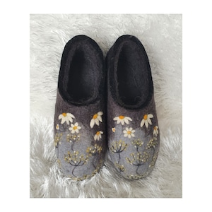 Ecofriendly natural Felted Slippers with daisies,house shoes