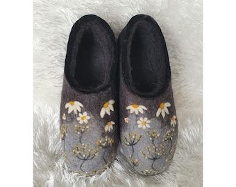 Ecofriendly natural Felted Slippers with daisies,house shoes