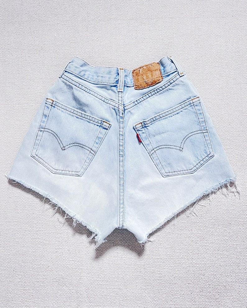 80s vintage Levis 901 25 Inches Waist XS denim Shorts cut off jeans high waist image 2