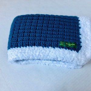 Dark Blue Green Waffle Pattern Blanket with White Fuzzy Border