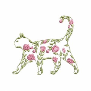 Puede incluir: Silueta bordada de un gato llena de rosas rosas y hojas verdes. El gato se representa caminando, con la cola curvada hacia arriba. El bordado está sobre un fondo blanco, creando un diseño floral delicado.