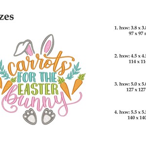 K&ouml;nnte beinhalten: Stickdatei Karotten f&uuml;r den Osterhasen. Das Design zeigt einen Hasen mit Karotten, Bl&auml;ttern und dem Text "Karotten f&uuml;r den Osterhasen". Die Stickdatei ist in vier Gr&ouml;&szlig;en erh&auml;ltlich: 9,7 cm, 11,4 cm, 12,7 cm und 14 cm.