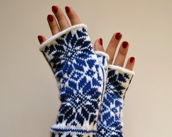 Christmas hand knit wool fngerless gloves with stars for woman