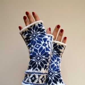 Christmas hand knit wool fngerless gloves with stars for woman