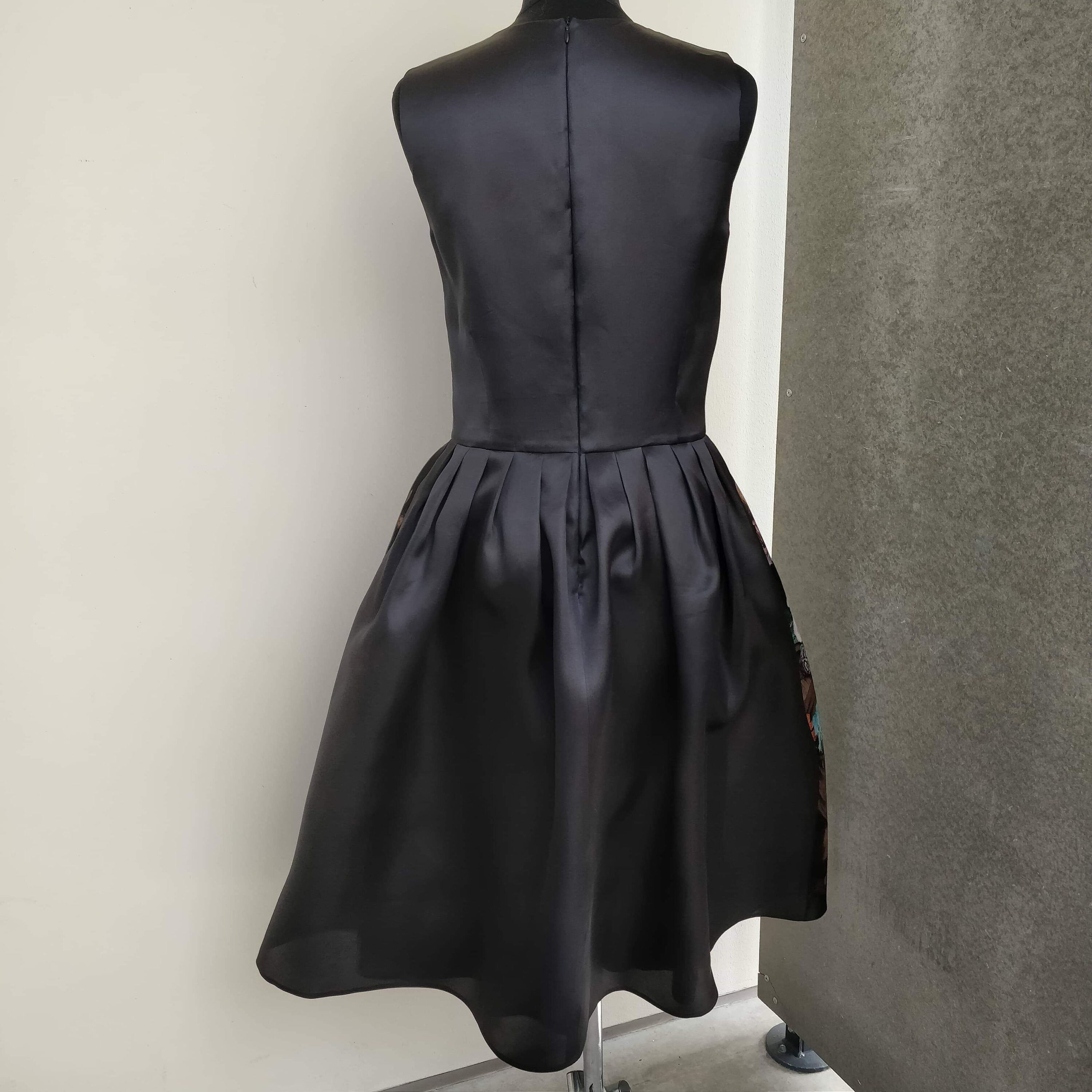 Pleated silk flower midi dress. Black silk organza dress. Full skirt midi dress. M size dress silk dress. Floral sleeveless dress.