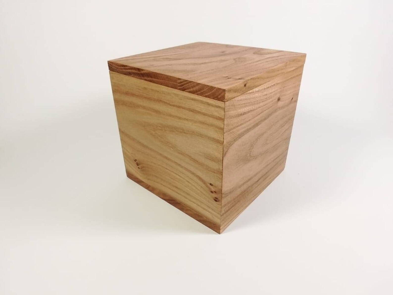 Wood cube box made from elm wood to store jewelry. Free Etsy