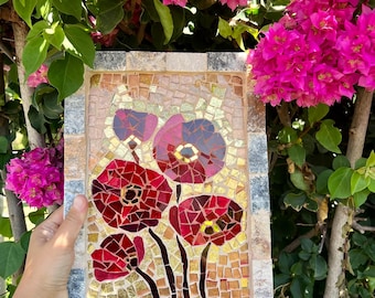 Mosaico in vetro con papaveri rossi, bordo in pietre naturali, mosaico di papaveri, arte dei papaveri, decorazioni con papaveri, decorazioni murali con papaveri, regalo con papaveri, mosaico floreale, vetro