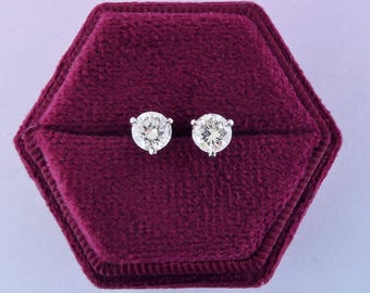 GIA 0.53ct & 0.52ct Natural Earth Mined Round Brilliant Diamond Studs Stud Earrings in Platinum