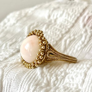 Vintage 14K Yellow Gold & Angel Skin Coral Cabochon Ornate Statement Ring