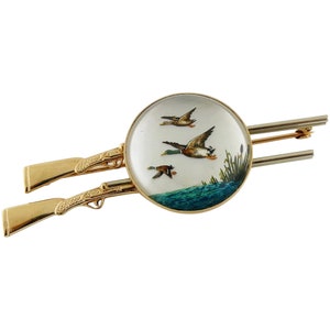 Vintage 14K Gold Reverse Intaglio Painting Under Essex Crystal of Ducks Hunting Motif Brooch | Retro Painting in Reverse