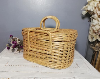 Wicker basket / Vintage suitcase / Rattan basket / Picnic basket / Rattan case