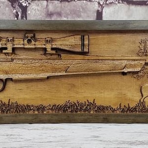 Jagdgewehr mit Hirsch-Szene und Gras