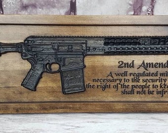 Decoración de pared de madera con rifle AR-10 y rifle de la Segunda Enmienda