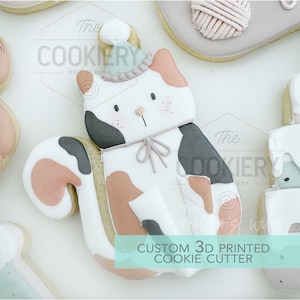 Sitting Birthday Cat Cookie Cutter, Gardening Cookie Cutter - 3D Printed Cookie Cutter - TCK68112