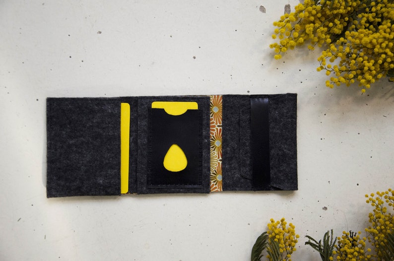 POKETRA.03 The minimalist and practical portfolio