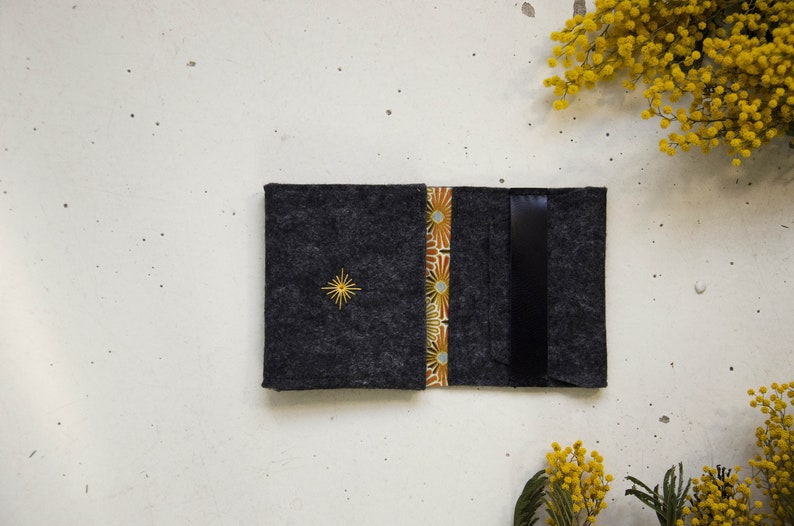 POKETRA.03 The minimalist and practical portfolio