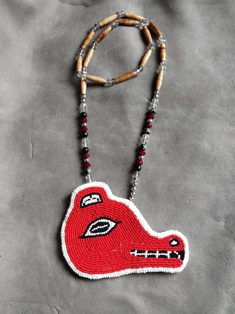 Collar de lobo estilo North West Coast, lobo con cuentas, estilo nativo americano, estilo Haida, imagen 2