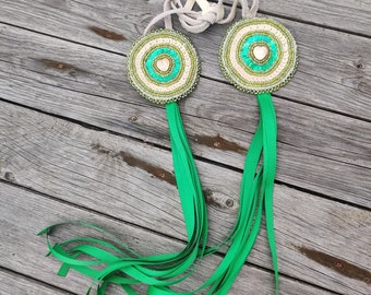 Grüne Powwow Haarspange, Seitentropfen, Pailletten Haargähnchen, Perlen, ausgefallenes Tuch, Jingle Dress Dance