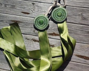 Grüne Powwow Haarspange, Seitentropfen, Pailletten Haargähnchen, Perlen, ausgefallenes Tuch, Jingle Dress Dance