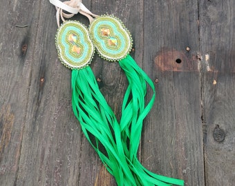 Grüne Powwow Haarspange, Seitentropfen, Pailletten Haargähnchen, Perlen, ausgefallenes Tuch, Jingle Dress Dance