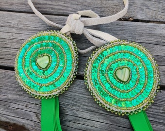Grüne Powwow Haarspange, Seitentropfen, Pailletten Haargähnchen, Perlen, ausgefallenes Tuch, Jingle Dress Dance