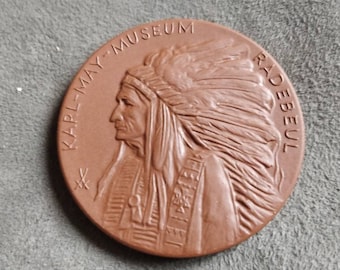 Souvenir "coin" made of Boettger porcelain , meissen, Karl May Museum, vintage