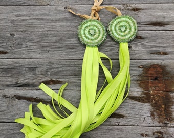 Grüne Powwow Haarspange, Seitentropfen, Pailletten Haargähnchen, Perlen, ausgefallenes Tuch, Jingle Dress Dance