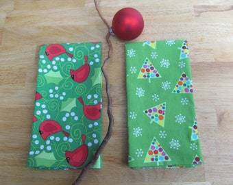 Winter cloth napkins, Xmas table napkins, green Xmas napkins, red cardinal Xmas napkins, Holiday napkins, green Christmas dinner napkins