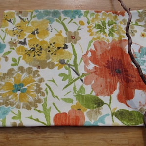 floral polyester placemats, spring placemats, washable table mats, stain resistant placemats, reversible placemats, wrinkle resistant mats