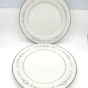 2 Vintage Noritake Ivory China #7548 Heather Pattern 10" Dinner Plates With Raised White Flowers, Gray & Green Leaves, Platinum Trim On Rim