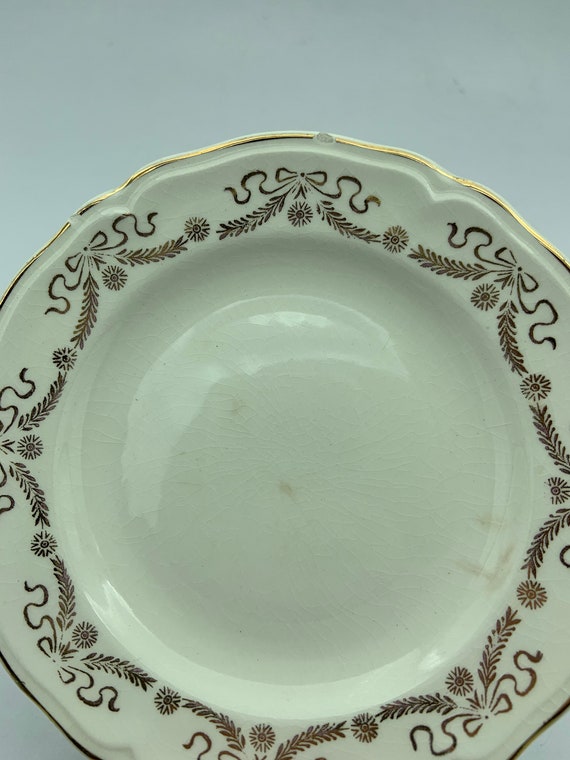 Vintage 12-Piece Edwin Knowles USA Arcadia Ivory Gold Leaf