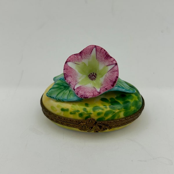 Vintage Limoges France Marque Deposee Peint Main Hand Painted 2" Porcelain Trinket Box With Pink Flower, Green Leaves And Gold Trim (AS IS)